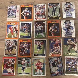 Lot of 32 Patriots NFL Football Trading Cards